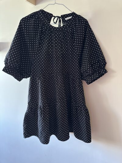 Robe à pois noire